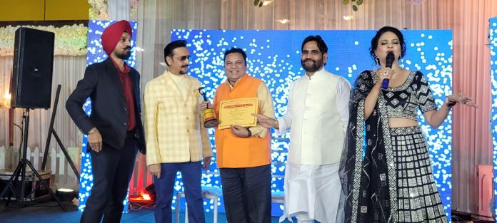 फिल्मों के खलनायक गुलशन ग्रोवर ने जीता दूनवासियों का दिल
